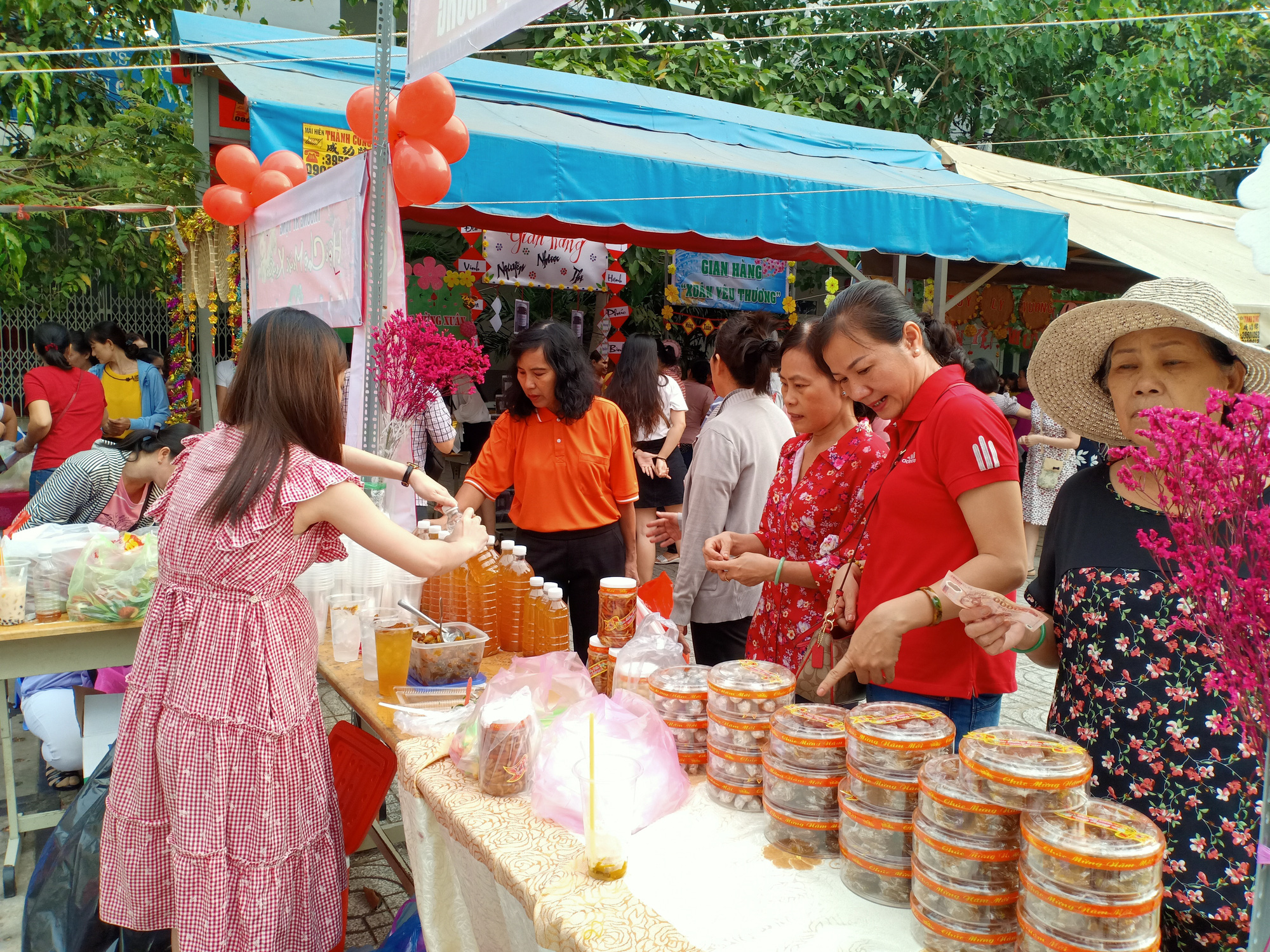 Nhiều hoạt động chăm lo Tết CNVC-LĐ - Ảnh 1.