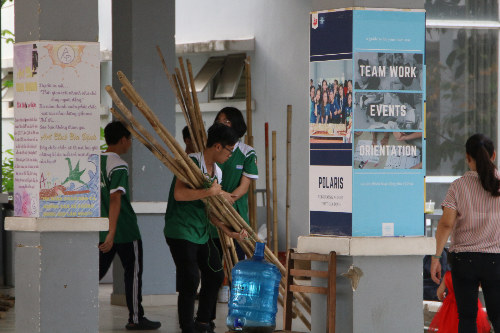 Học sinh tất bật nấu b&aacute;nh chưng tặng người ngh&egrave;o - Ảnh 5.