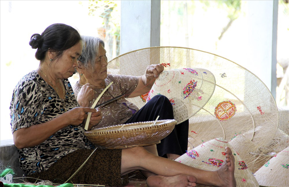 Độc đáo nón ngựa Phú Gia đất võ Bình Định - Ảnh 2.