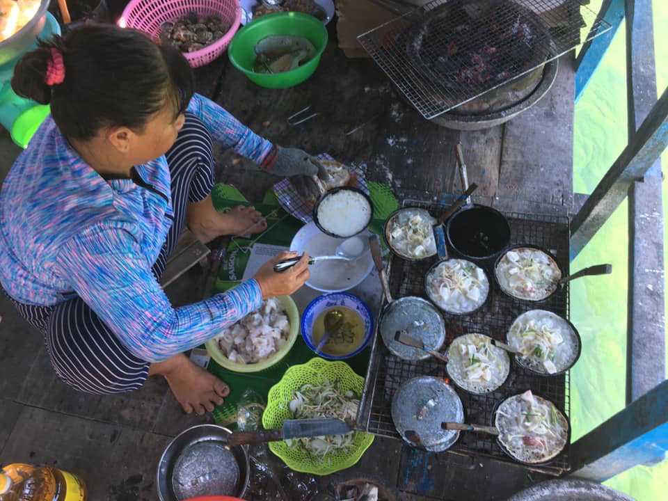 Thơm ngon bánh xèo mực Quy Nhơn