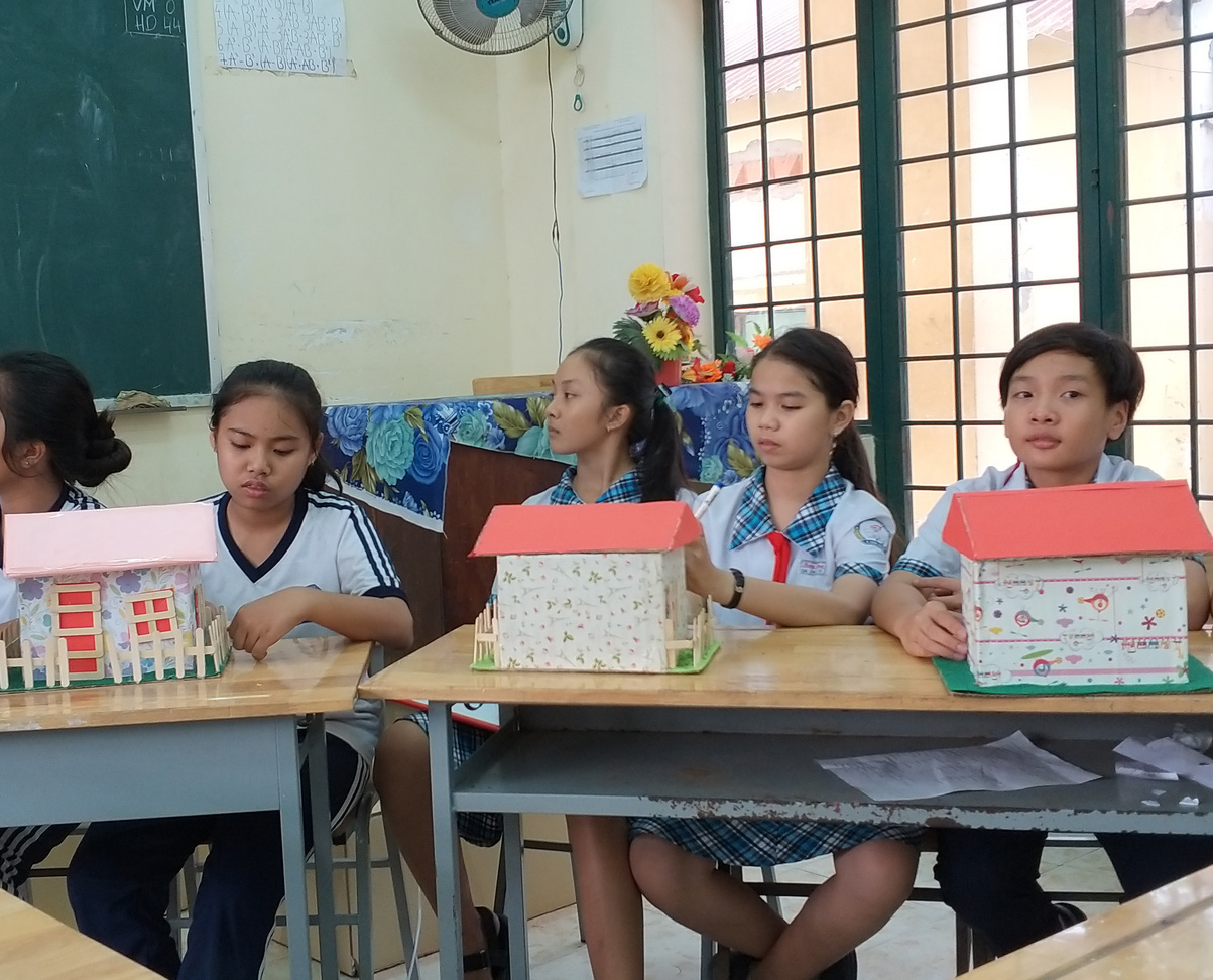 Học sinh Bình Chánh làm "Ngôi nhà cách âm"