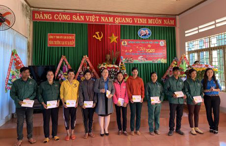 Trao gần 1.100 phần quà cho công nhân Tây Nguyên