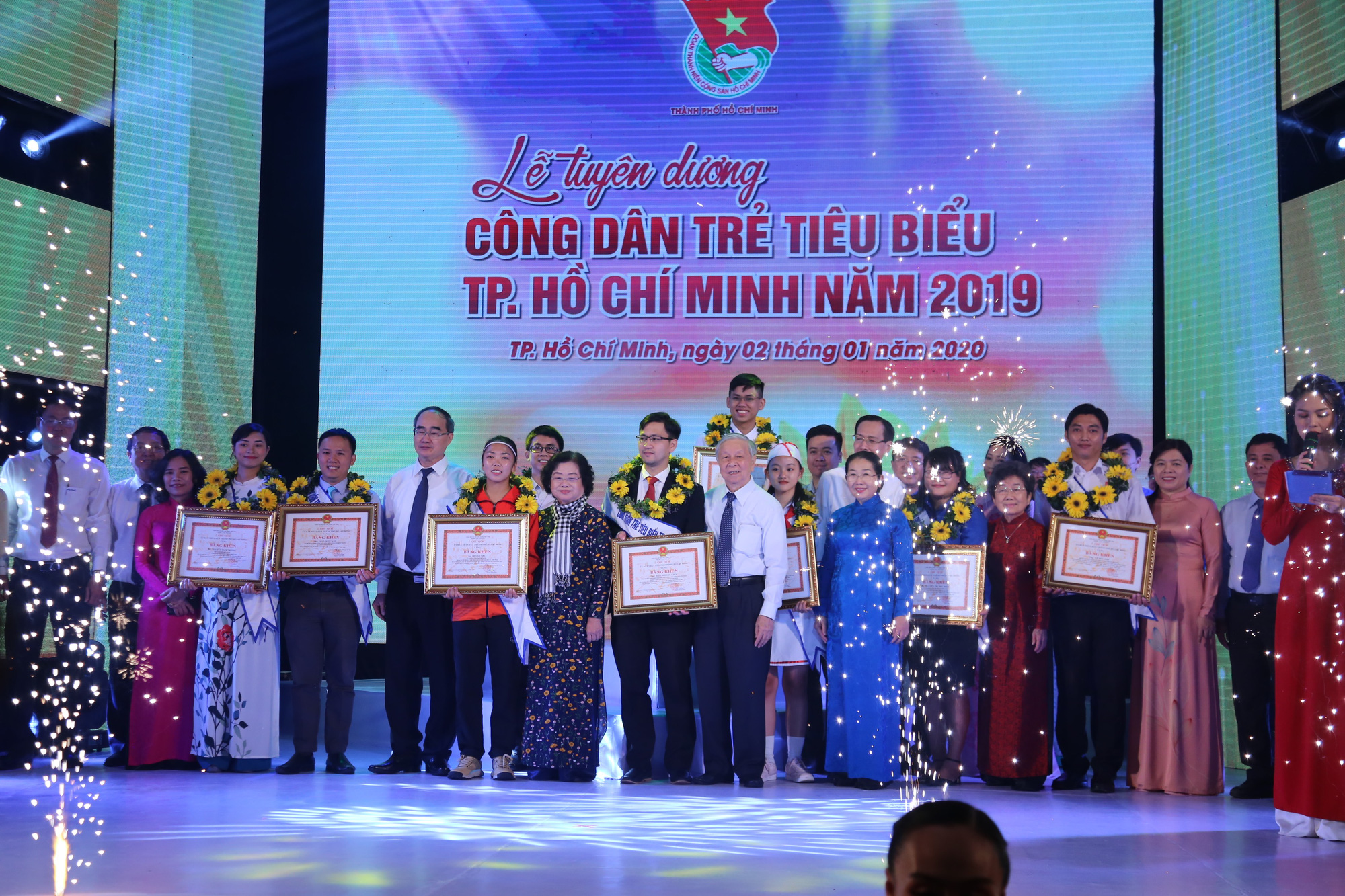 Cầu thủ Huỳnh Như được tuy&ecirc;n dương c&ocirc;ng d&acirc;n trẻ ti&ecirc;u biểu TP HCM năm 2019 - Ảnh 12.