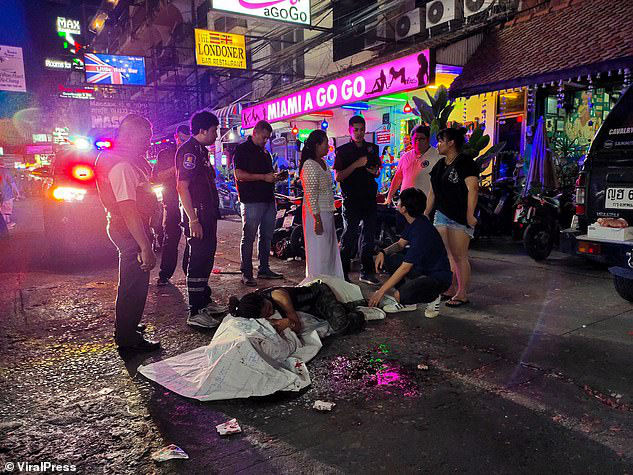 Đốt pháo hoa, du khách Anh tử vong tại chỗ - Ảnh 2.