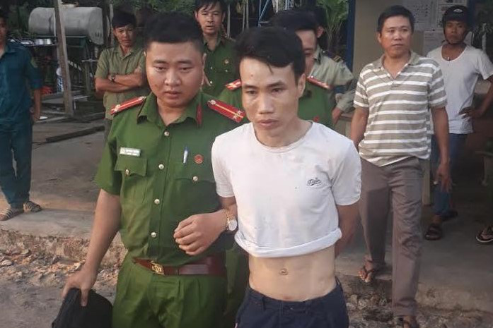 Sát hại vợ cũ bằng dao và kéo sắt - Ảnh 1.