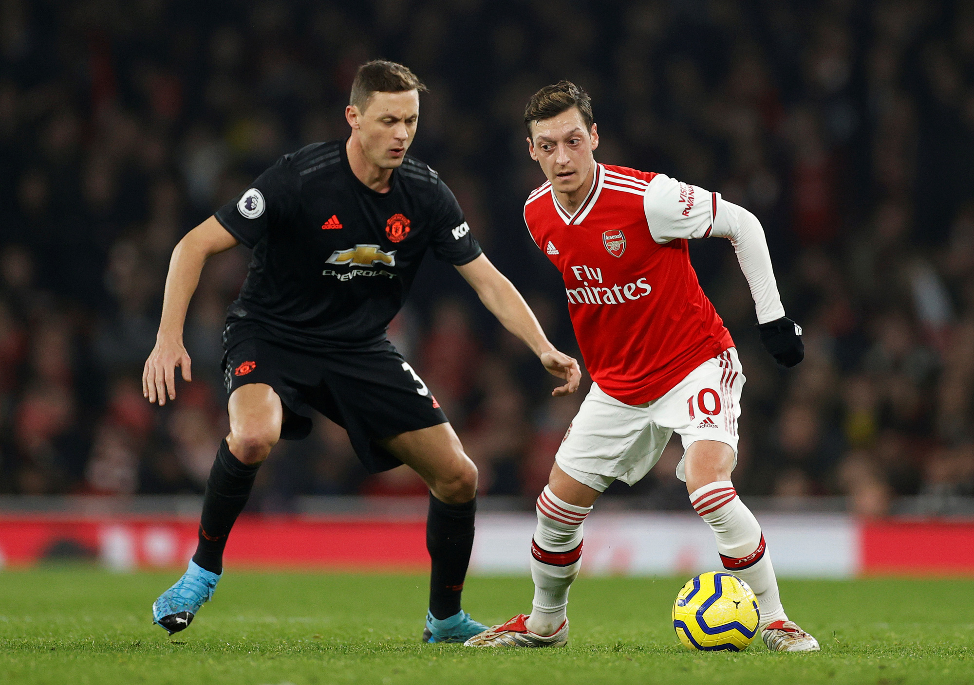 Vùi dập Man United, Arsenal thắng tưng bừng đại chiến