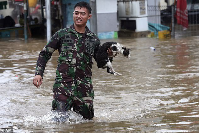 Jakarta: Mưa không bình thường một đêm, 16 người chết - Ảnh 3.