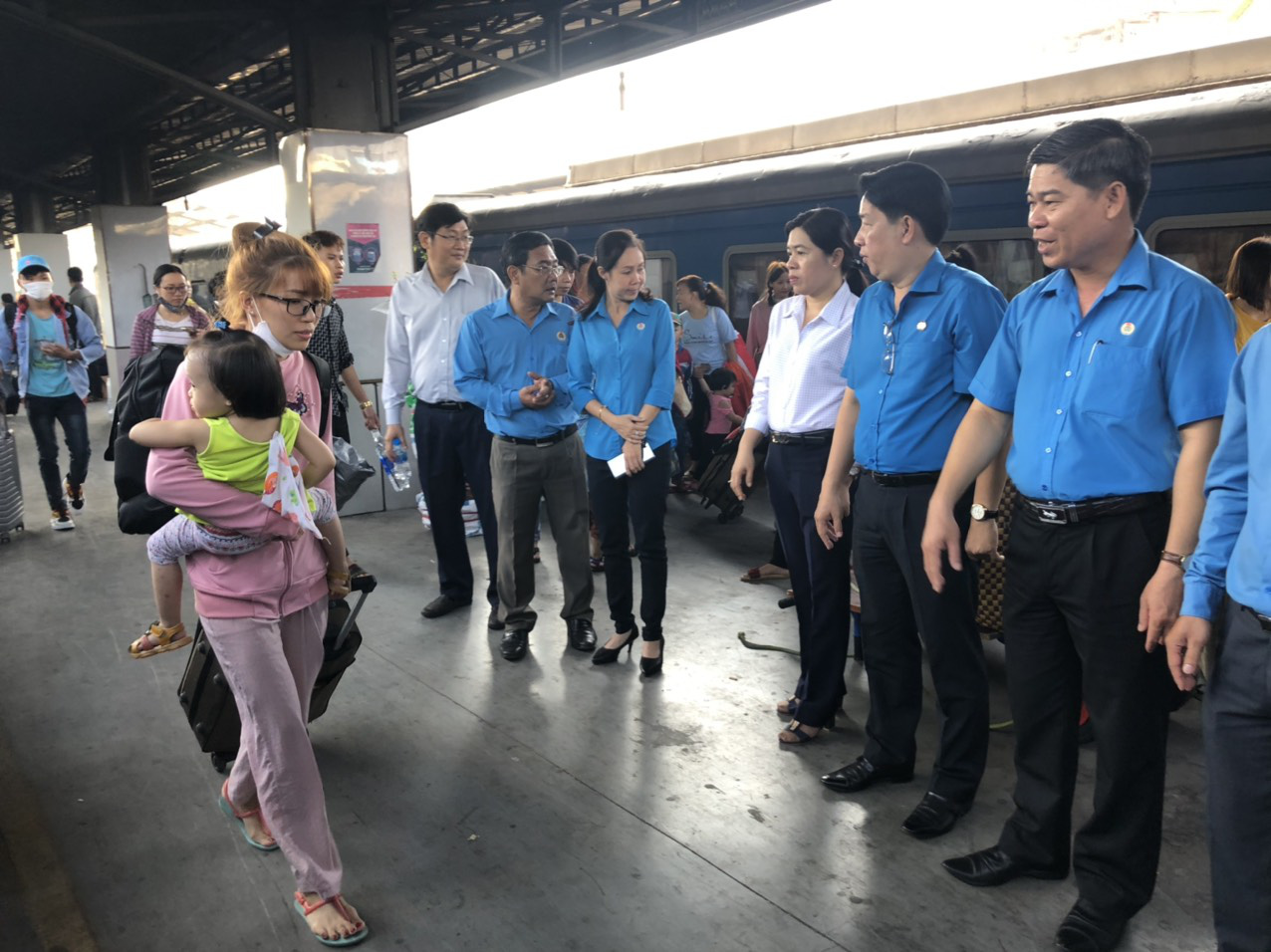 C&ocirc;ng nh&acirc;n ấm &aacute;p những ng&agrave;y gi&aacute;p Tết - Ảnh 7.