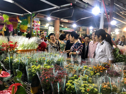 Hoa cắt cành phong phú, kiểng chậu tăng giá