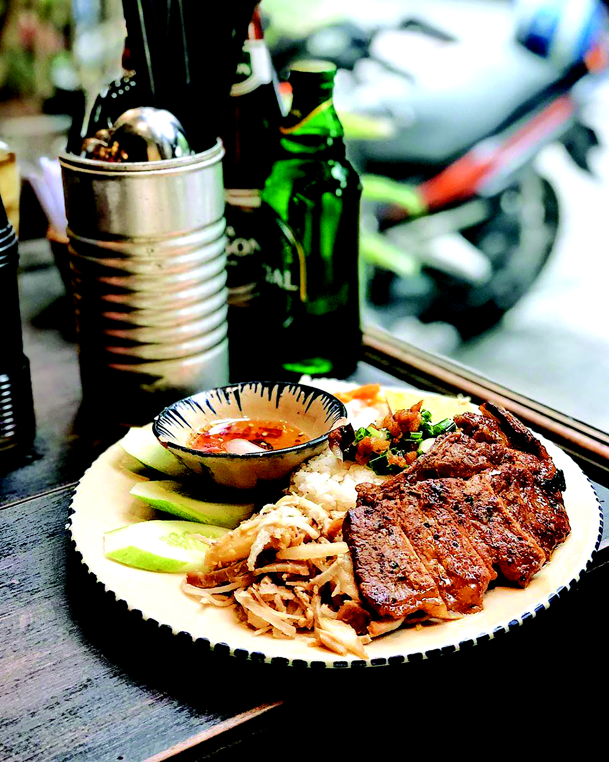 DĨA CƠM TẤM MẲN TRƯỜNG TÀU
