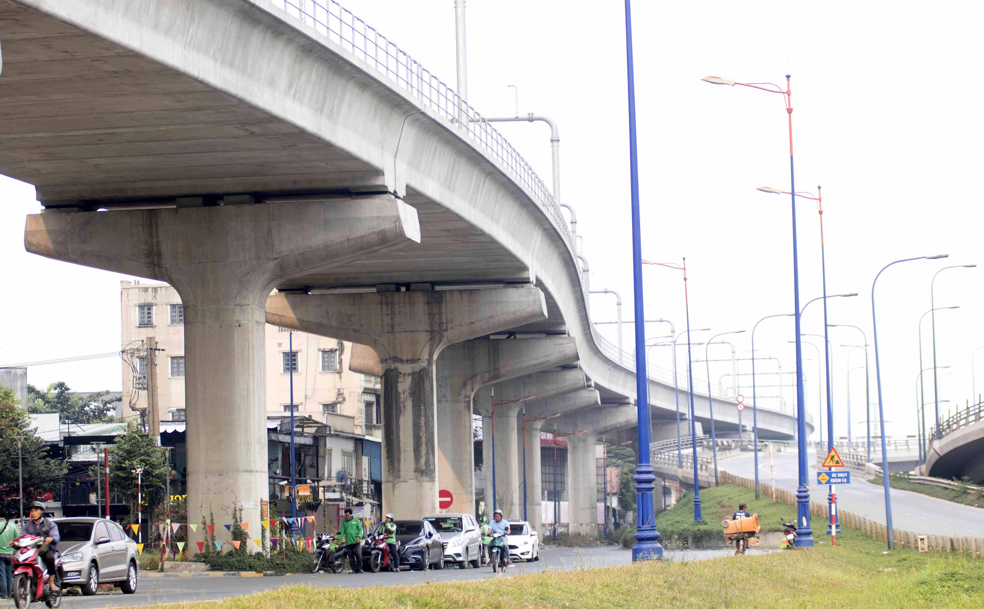 Cận cảnh metro số 1 sắp ra mắt tại TP HCM - Ảnh 1.
