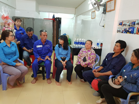 C&ocirc;ng nh&acirc;n ấm &aacute;p những ng&agrave;y gi&aacute;p Tết - Ảnh 2.