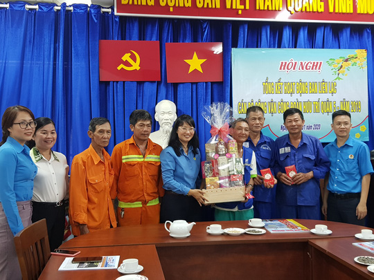C&ocirc;ng nh&acirc;n ấm &aacute;p những ng&agrave;y gi&aacute;p Tết - Ảnh 4.
