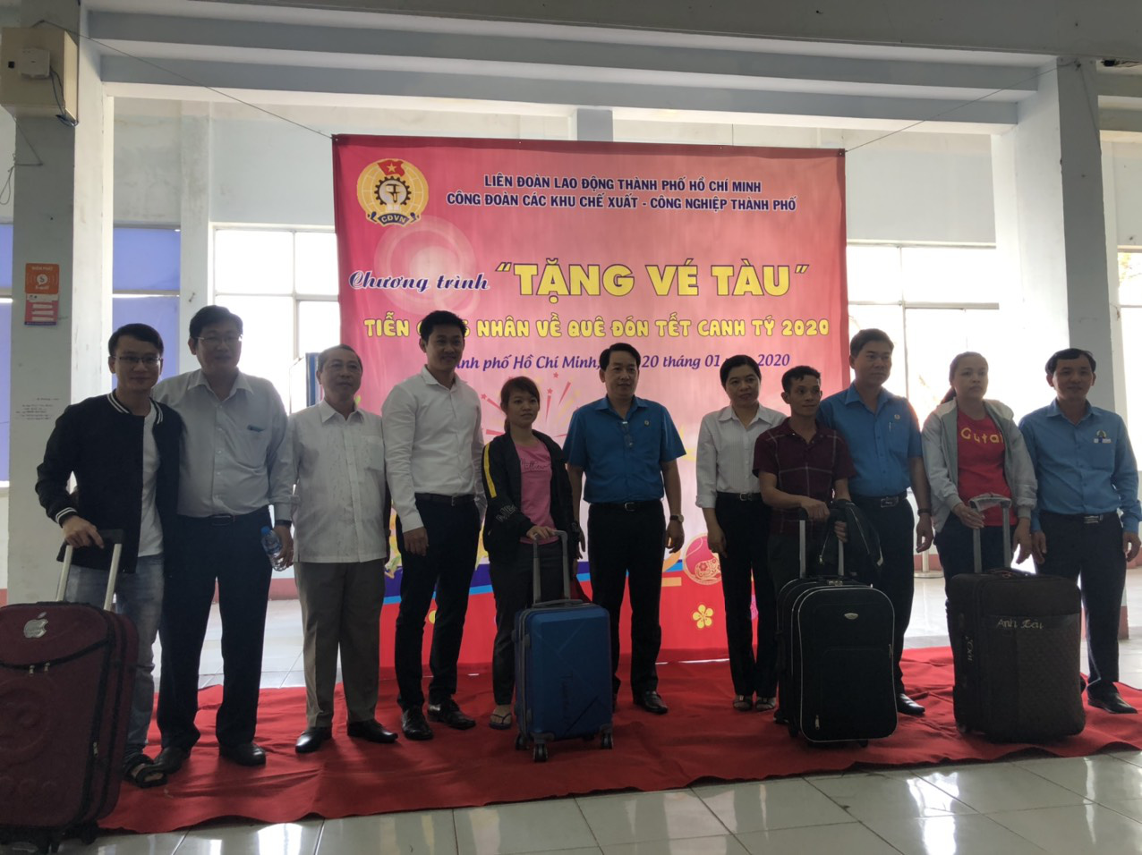 C&ocirc;ng nh&acirc;n ấm &aacute;p những ng&agrave;y gi&aacute;p Tết - Ảnh 13.