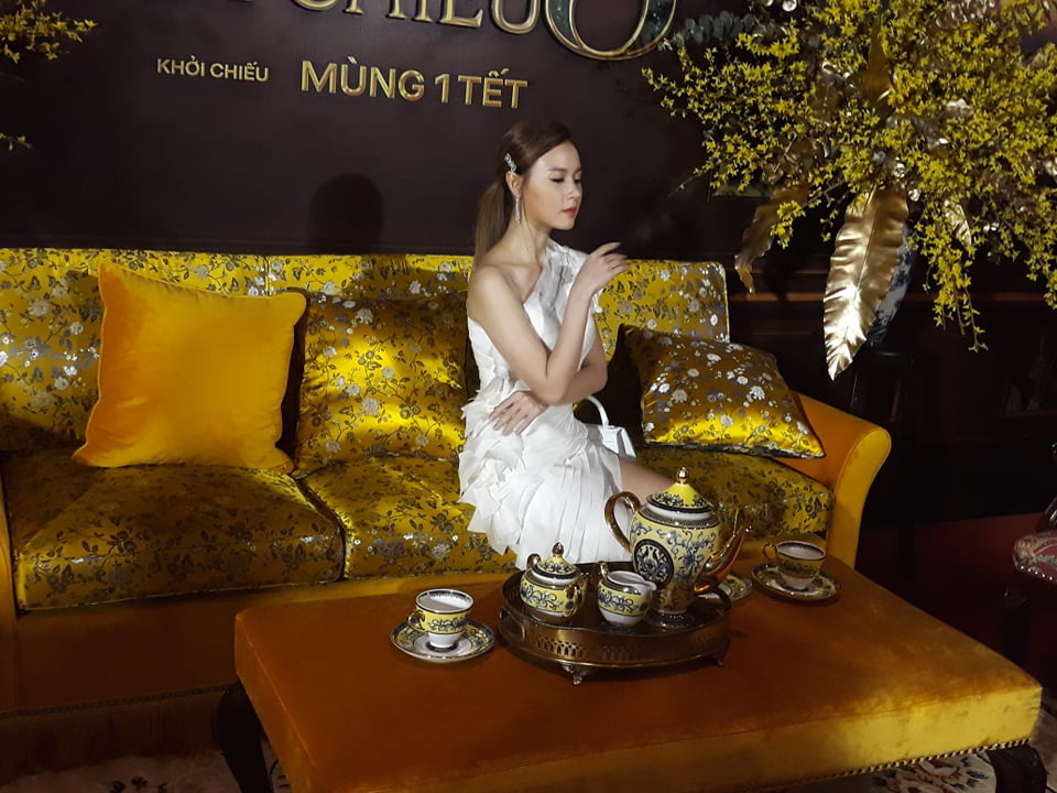 Ninh Dương Lan Ngọc khoe ch&acirc;n thon c&ugrave;ng Hội chăn chuối - Ảnh 12.