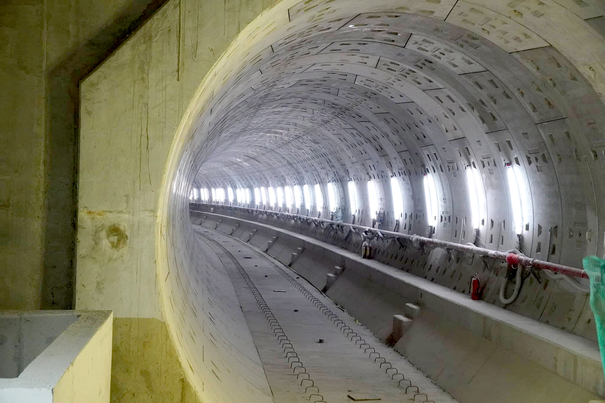 Cận cảnh metro số 1 sắp ra mắt tại TP HCM - Ảnh 5.