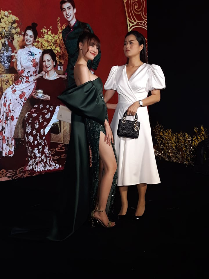 Ninh Dương Lan Ngọc khoe ch&acirc;n thon c&ugrave;ng Hội chăn chuối - Ảnh 13.