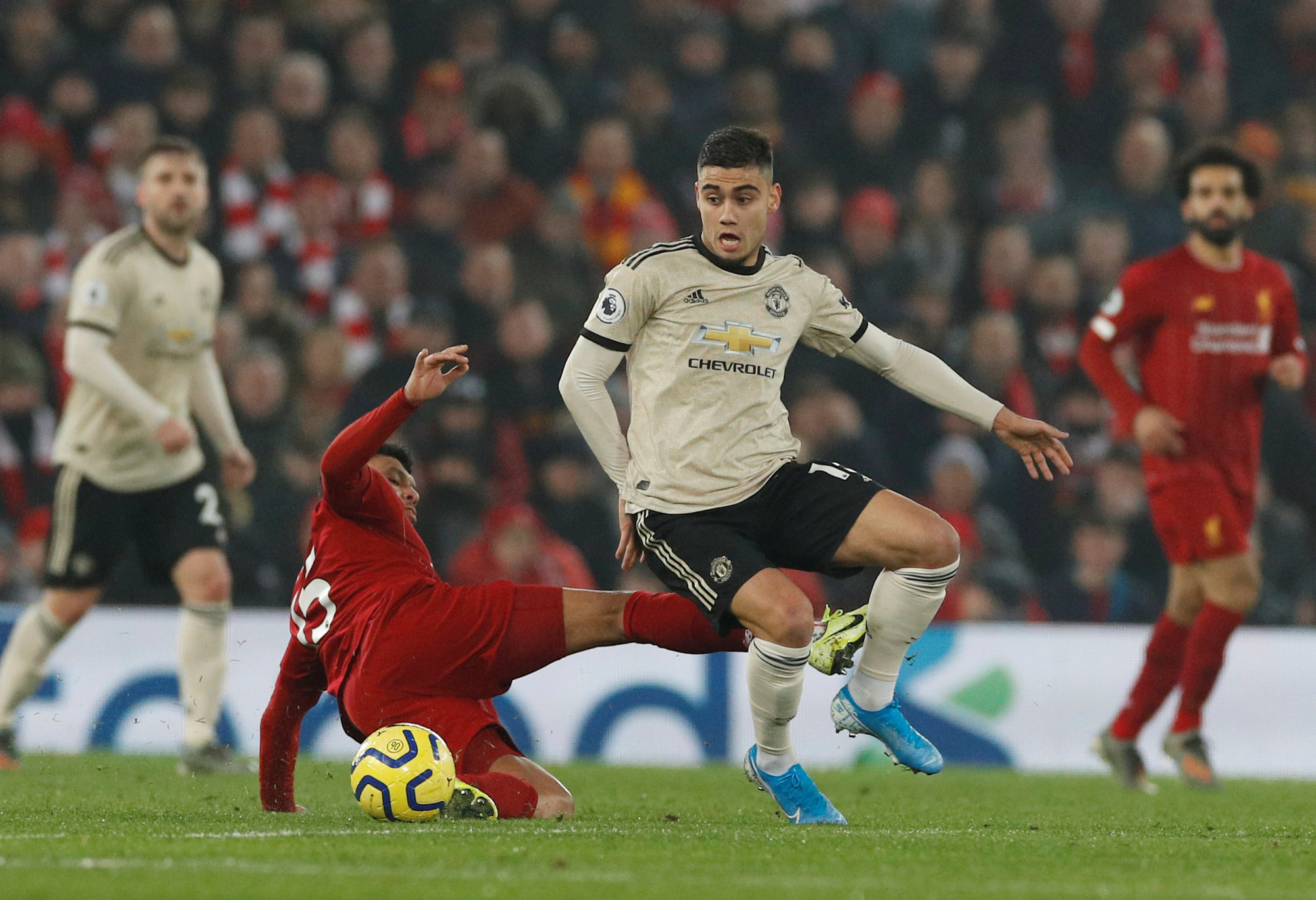 Đ&egrave; bẹp Man United, Liverpool khủng bố Ngoại hạng Anh - Ảnh 5.