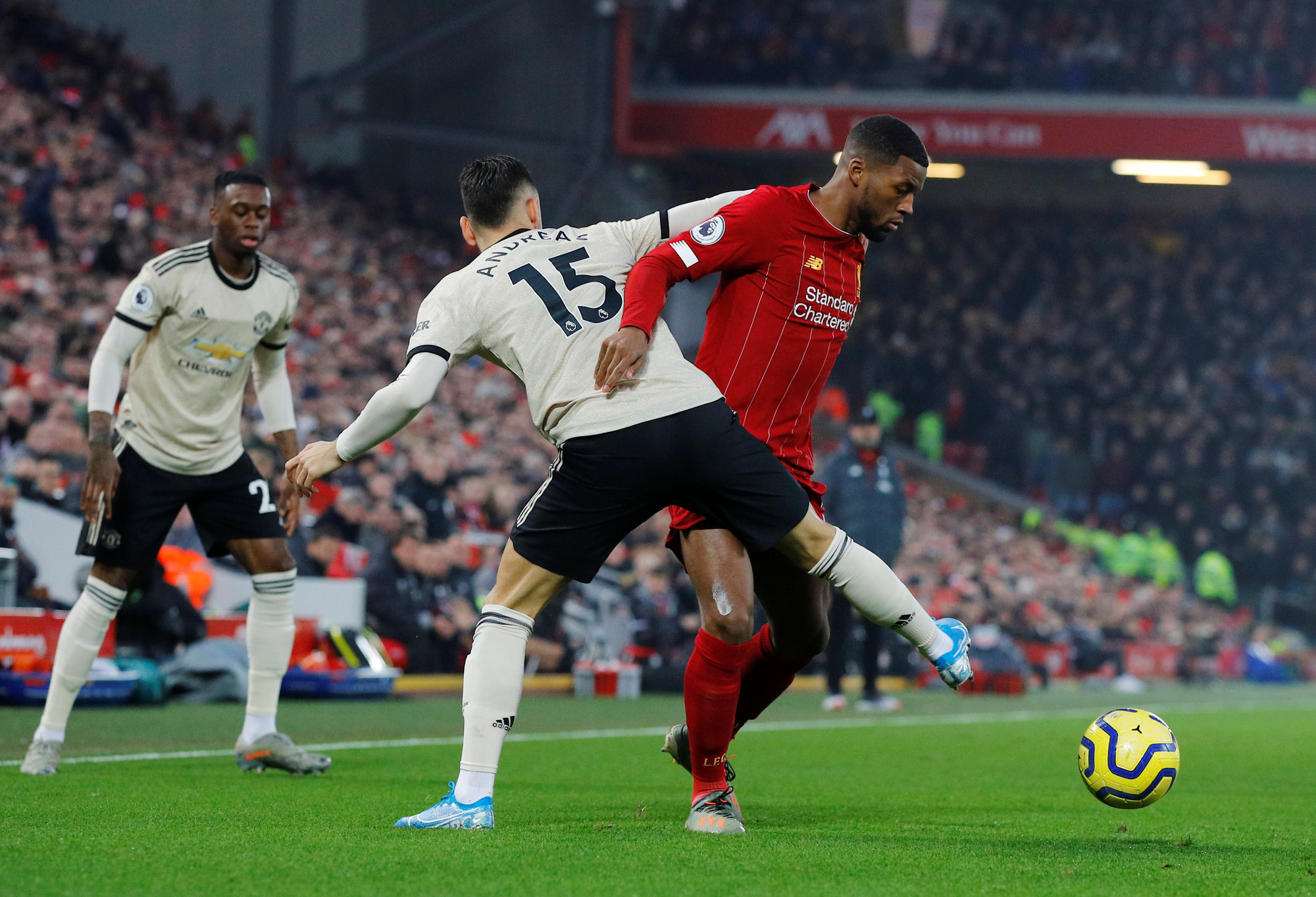 Đ&egrave; bẹp Man United, Liverpool khủng bố Ngoại hạng Anh - Ảnh 1.