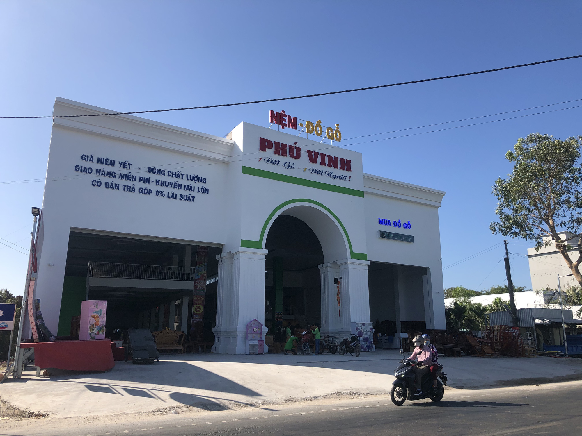 Siêu thị đồ gỗ xây dựng bất chấp ở Bạc Liêu chỉ được tồn tại qua Tết?