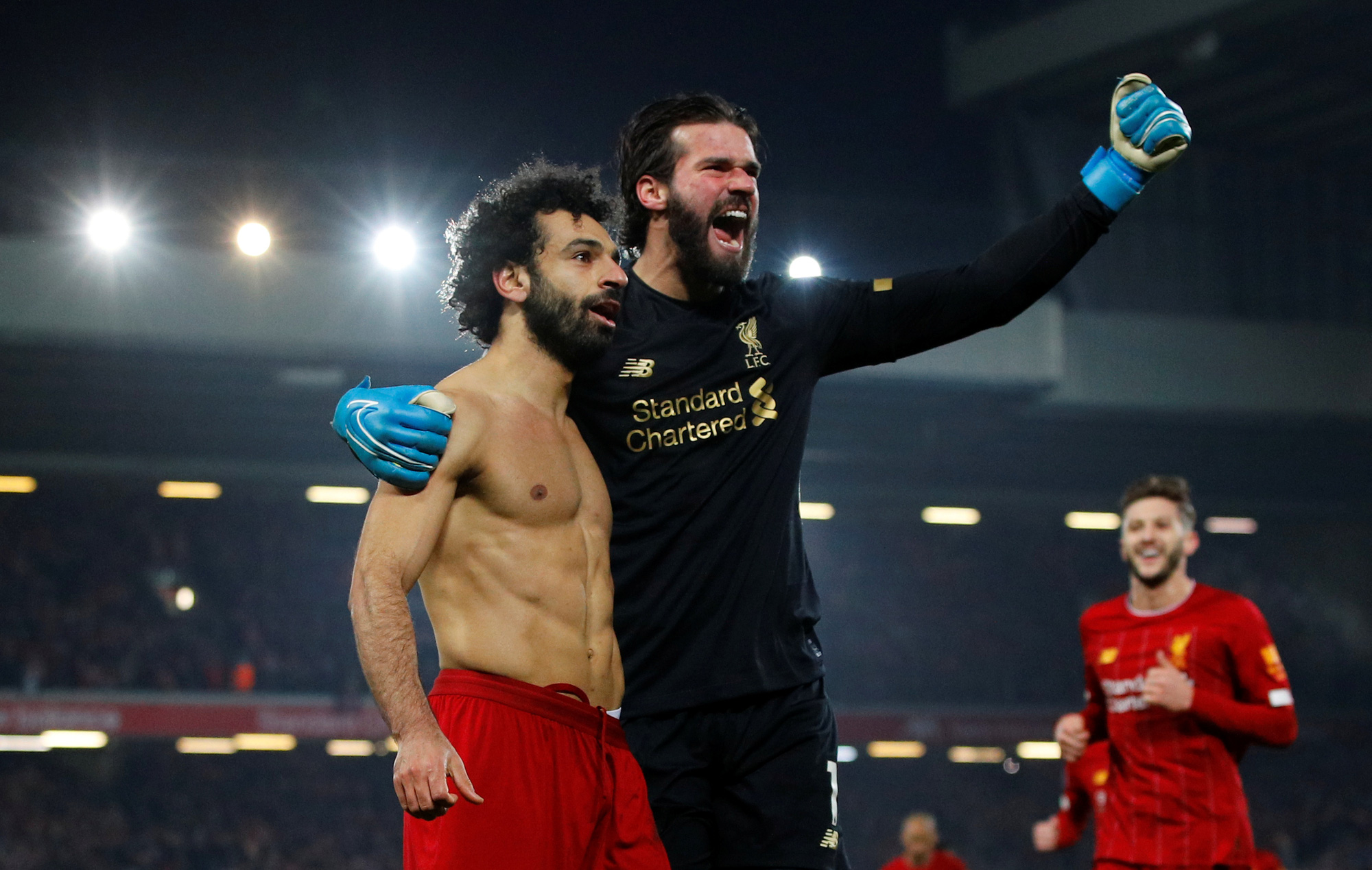 Đè bẹp Man United, Liverpool "khủng bố" Ngoại hạng Anh