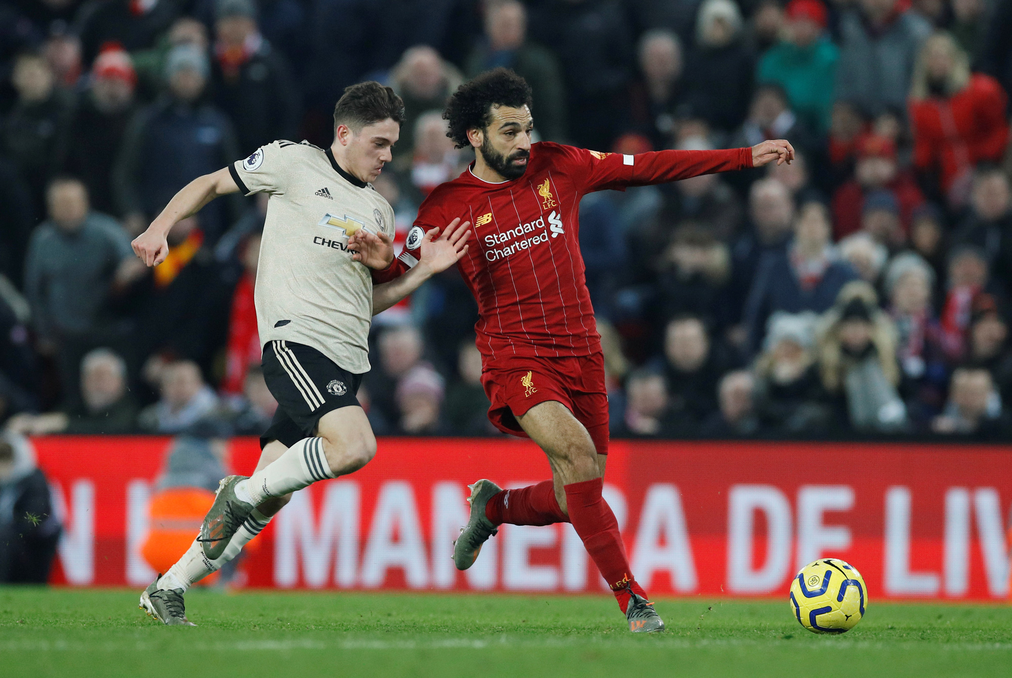 Đ&egrave; bẹp Man United, Liverpool khủng bố Ngoại hạng Anh - Ảnh 7.