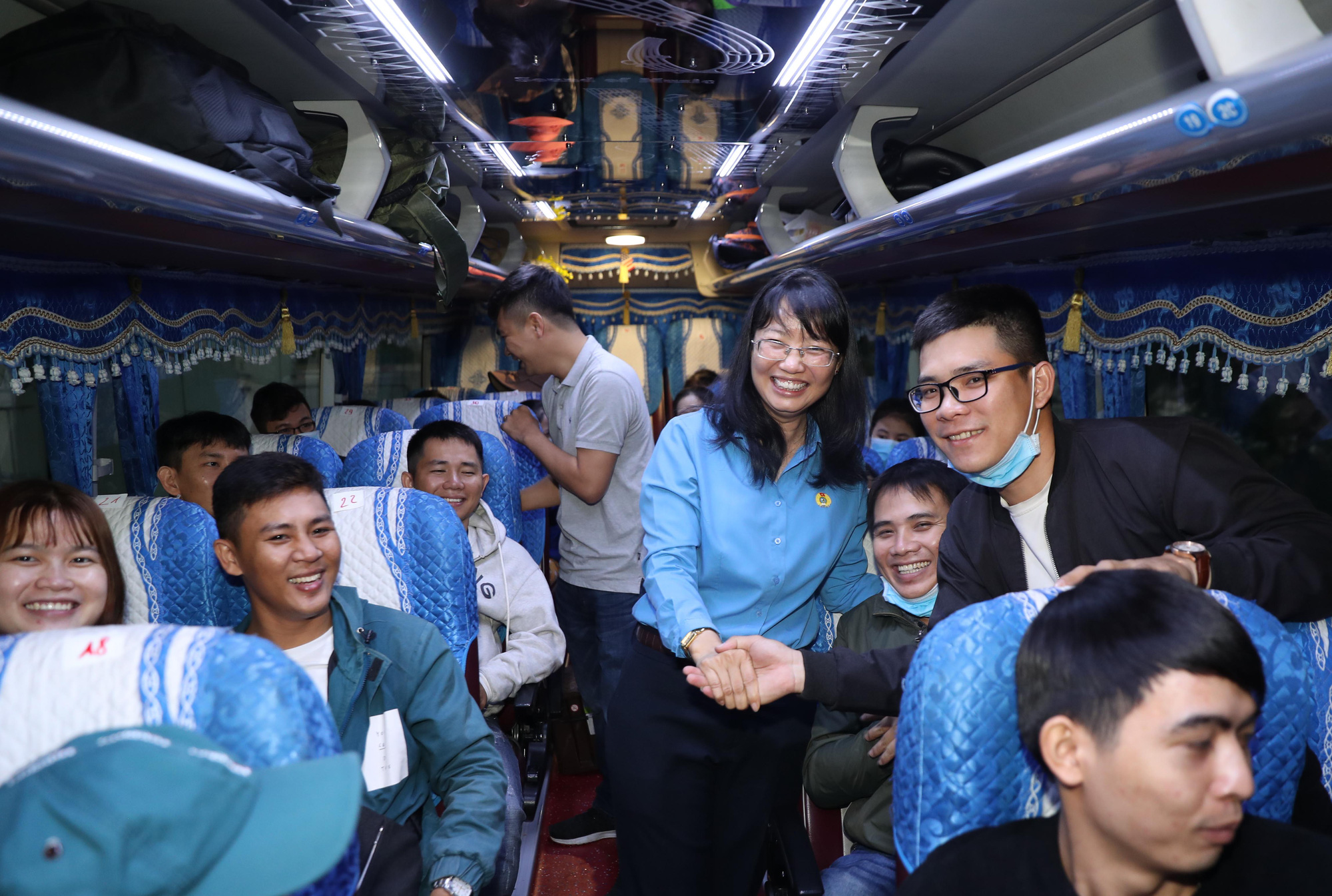 Hàng ngàn công nhân thỏa ước mong sum họp