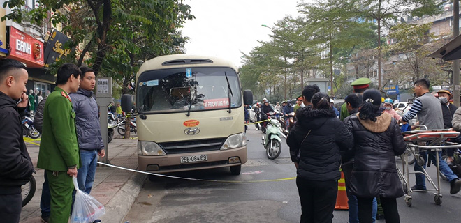 T&aacute; hỏa ph&aacute;t hiện t&agrave;i xế tử vong tr&ecirc;n ghế l&aacute;i xe tang lễ - Ảnh 1.
