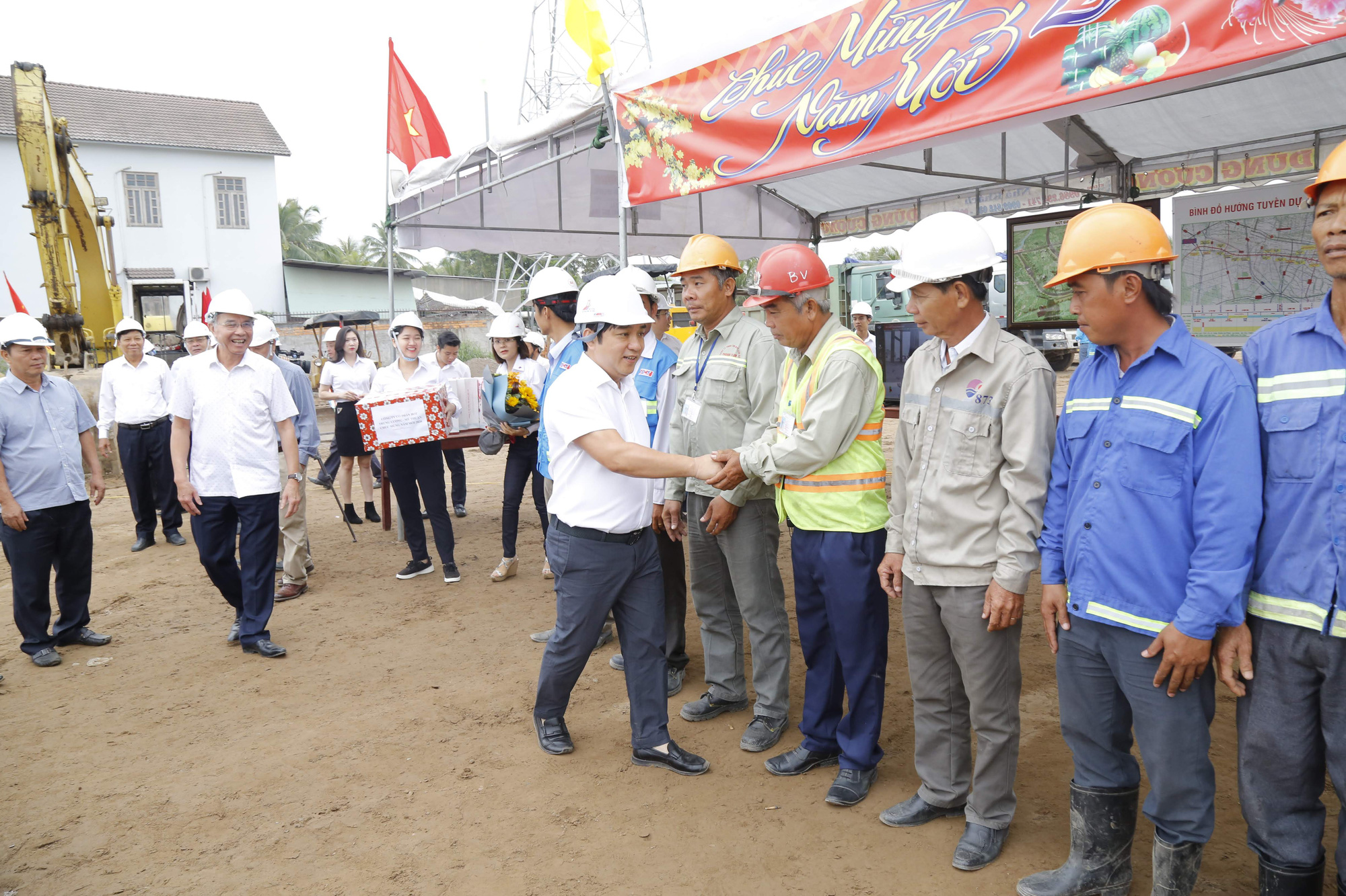 Công nhân đón Tết trên công trường - Ảnh 6.