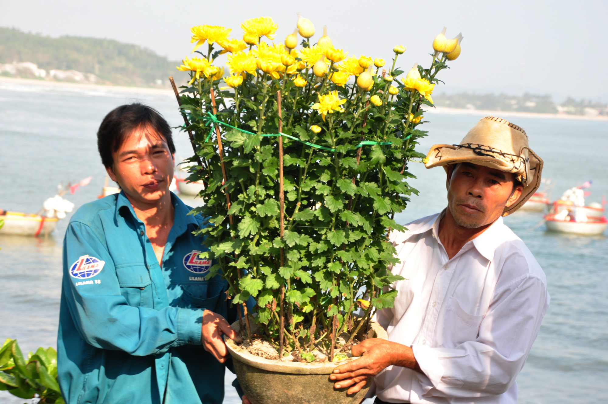 Những con t&agrave;u đ&oacute;n Tết tr&ecirc;n đại dương - Ảnh 4.