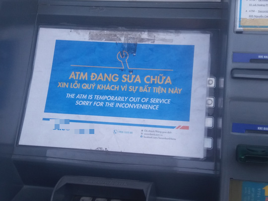 Khổ sở như r&uacute;t tiền tại c&aacute;c c&acirc;y ATM ng&agrave;y cận Tết - Ảnh 4.