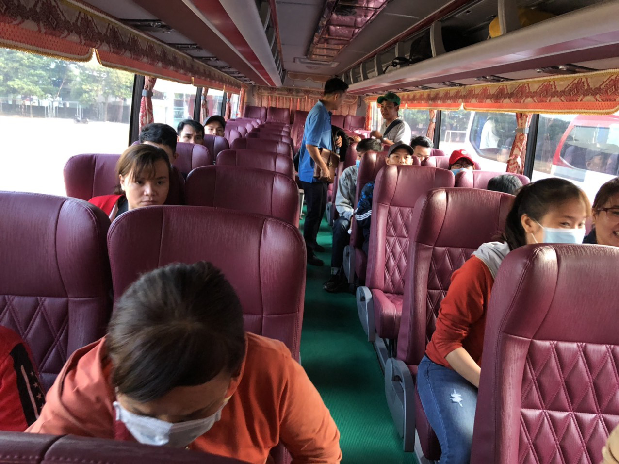 Lần thứ 3 Chuyến xe nghĩa t&igrave;nh đưa c&ocirc;ng nh&acirc;n về qu&ecirc; đ&oacute;n Tết - Ảnh 2.