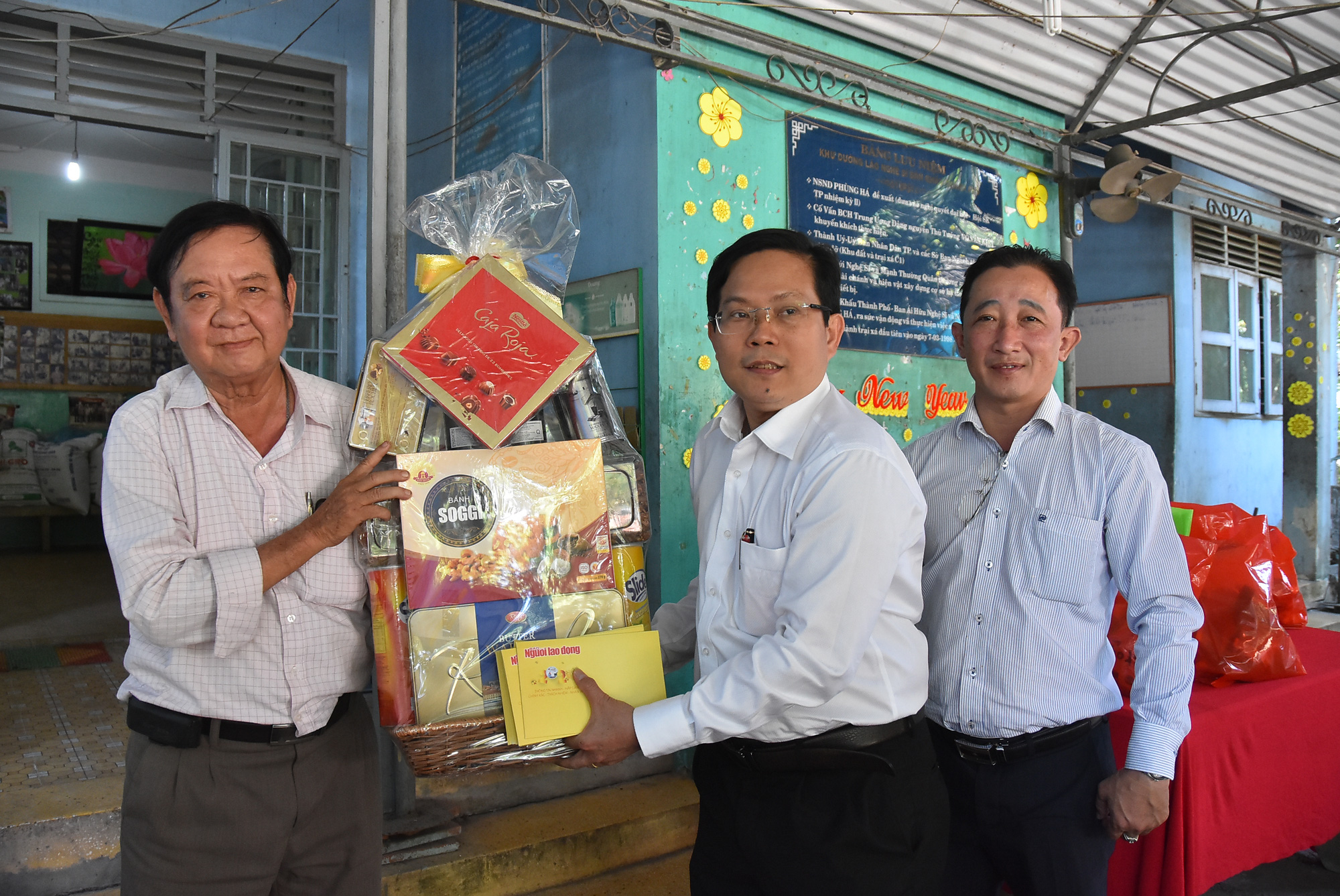 B&aacute;o Người Lao Động thăm v&agrave; ch&uacute;c Tết nghệ sĩ l&atilde;o th&agrave;nh &ndash; khởi động Quỹ Mai V&agrave;ng nh&acirc;n &aacute;i - Ảnh 2.