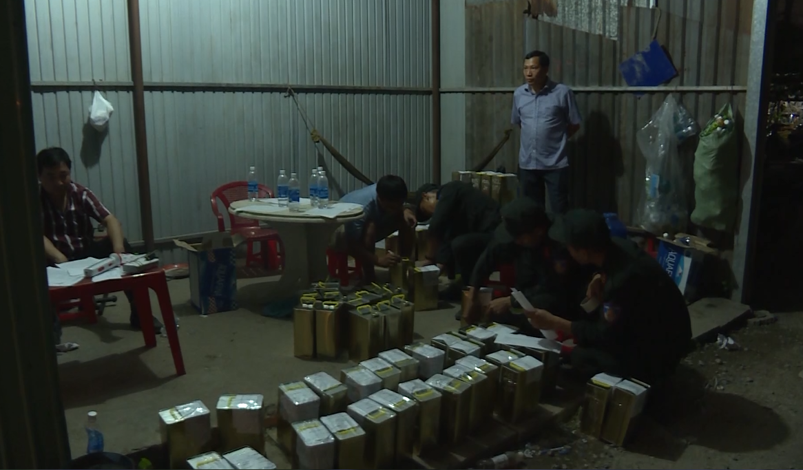 Khởi tố c&aacute;c chủ cửa h&agrave;ng x&agrave;i xăng giả của đại gia Trịnh Sướng - Ảnh 2.