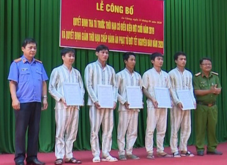 Nhiều phạm nhân vui mừng được về quê đón Tết