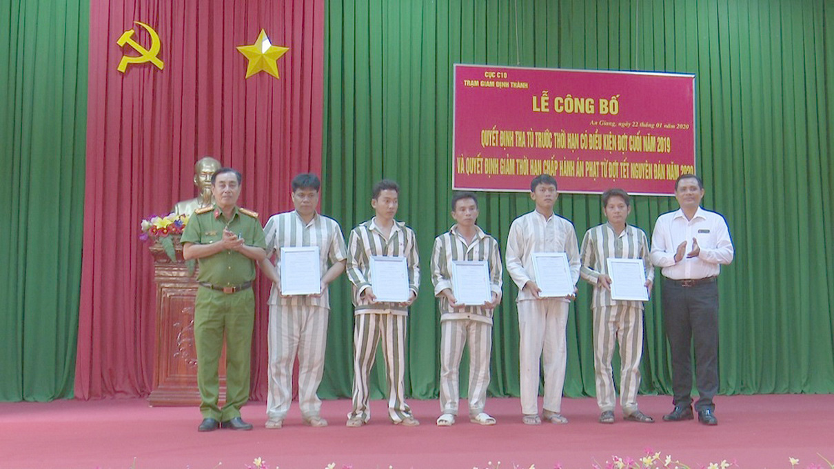 Nhiều phạm nh&acirc;n vui mừng được về qu&ecirc; đ&oacute;n Tết - Ảnh 4.