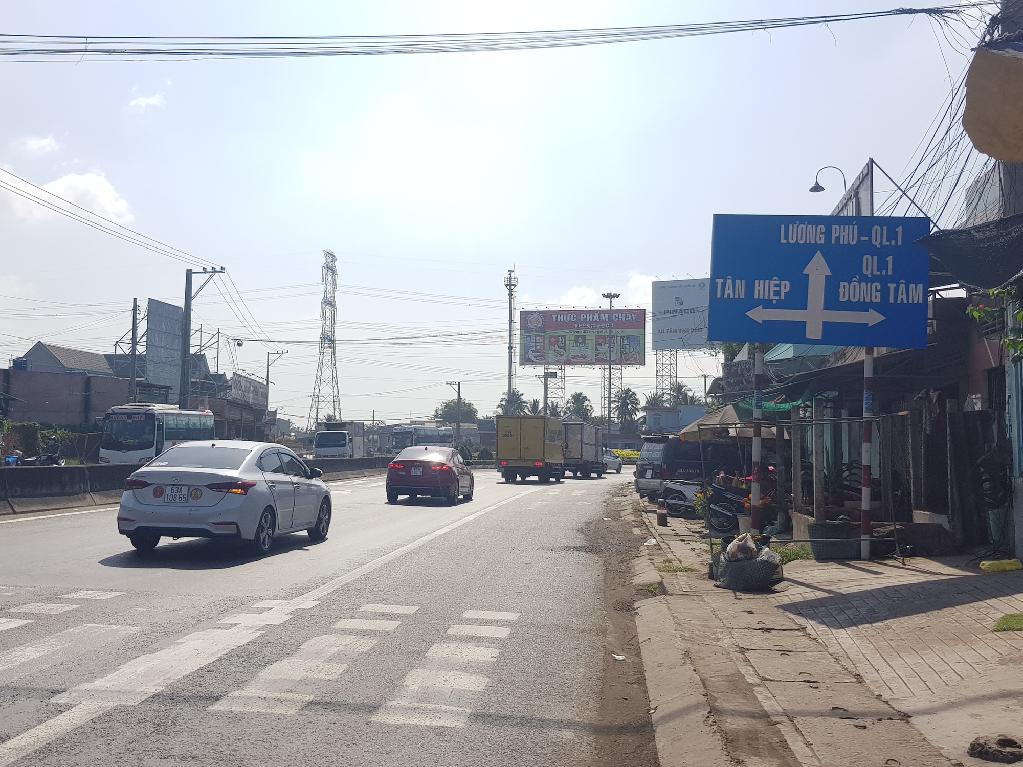 Xe cộ đang sướng rơn người tr&ecirc;n đường về miền T&acirc;y - Ảnh 4.