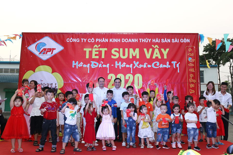 Tết đến, c&ocirc;ng nh&acirc;n được l&agrave;m đẹp, mua h&agrave;ng gi&aacute; rẻ - Ảnh 10.
