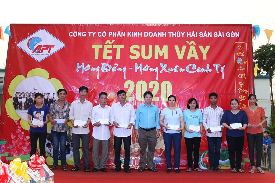 Tết đến, c&ocirc;ng nh&acirc;n được l&agrave;m đẹp, mua h&agrave;ng gi&aacute; rẻ - Ảnh 11.