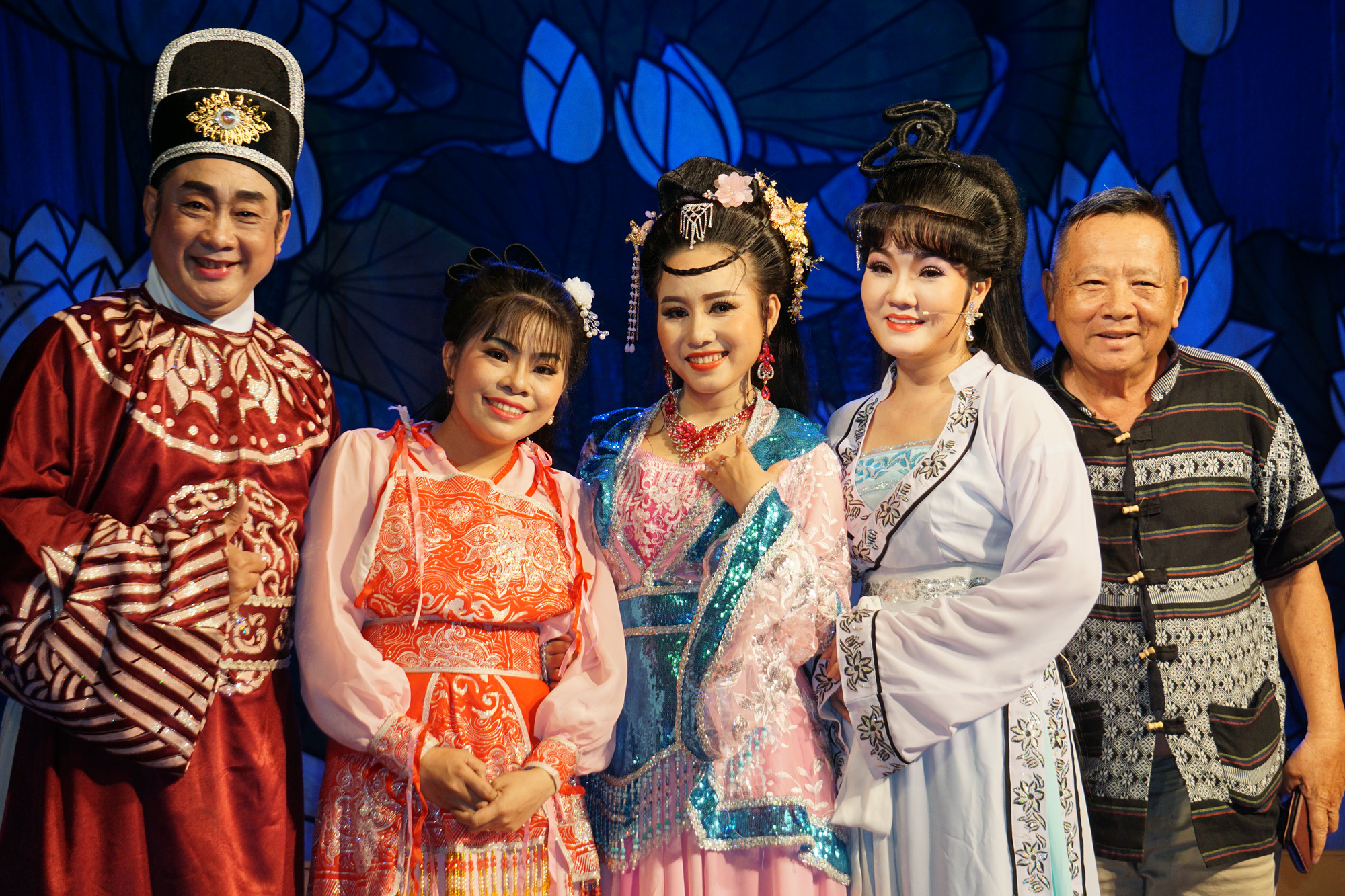 Cười chua cay với "Nghề nuôi quan"
