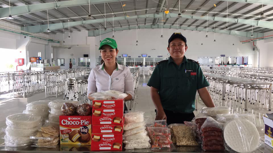 Tết đến, c&ocirc;ng nh&acirc;n được l&agrave;m đẹp, mua h&agrave;ng gi&aacute; rẻ - Ảnh 5.