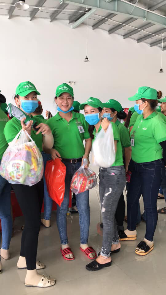 Tết đến, c&ocirc;ng nh&acirc;n được l&agrave;m đẹp, mua h&agrave;ng gi&aacute; rẻ - Ảnh 7.