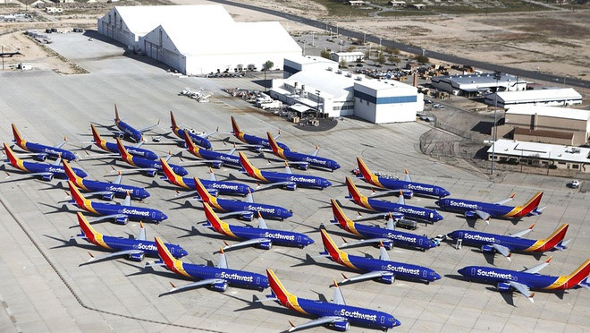 Bị sa thải, cựu CEO Boeing ra đi với 62 triệu USD - Ảnh 1.