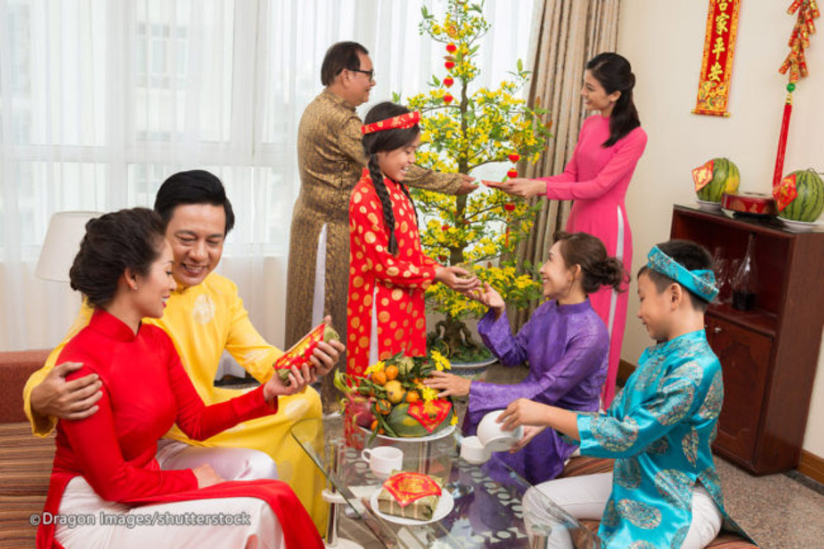 Nhà mình không trốn Tết