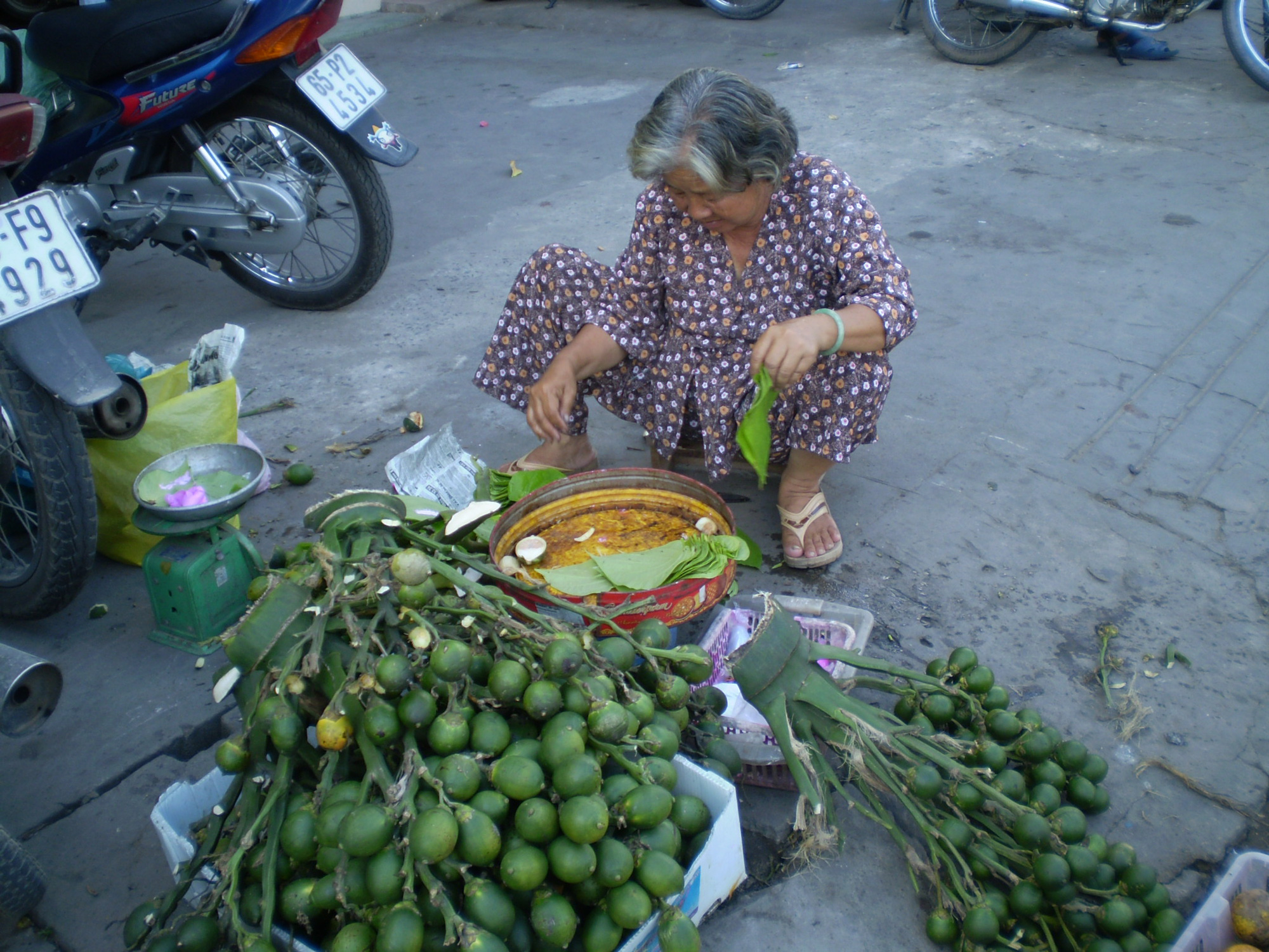 Mỗi lần đi chợ Tết, t&ocirc;i đều chứng kiến cảnh tương phản nhau...! - Ảnh 1.