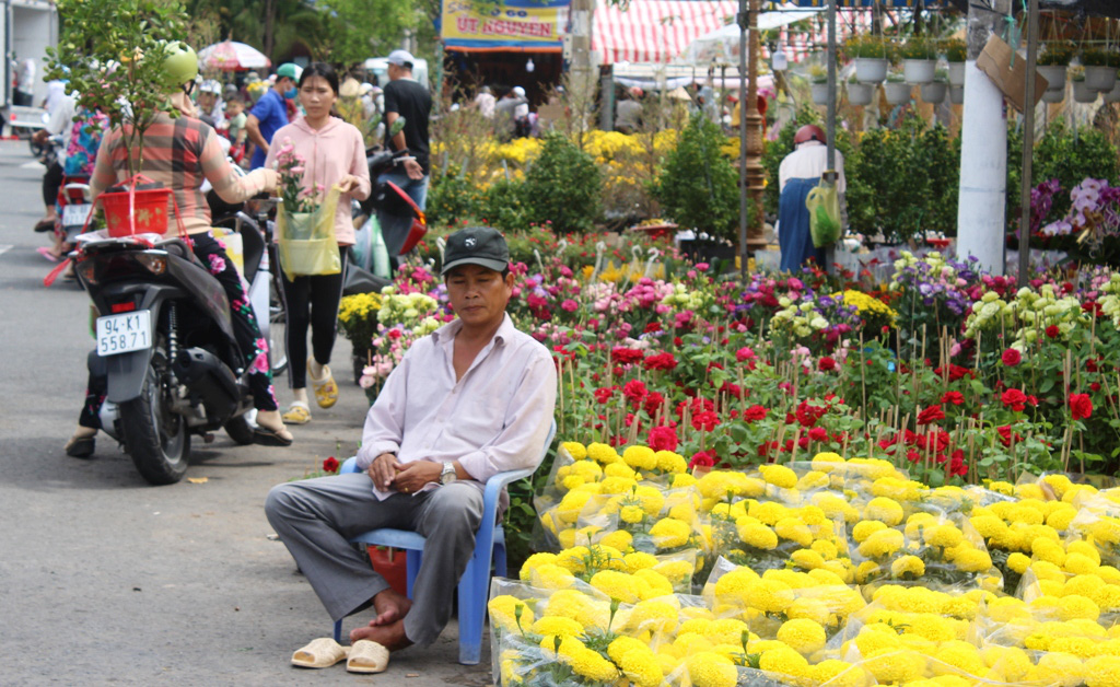 Xin hãy mua hoa, đừng chờ đến trưa 30 Tết!