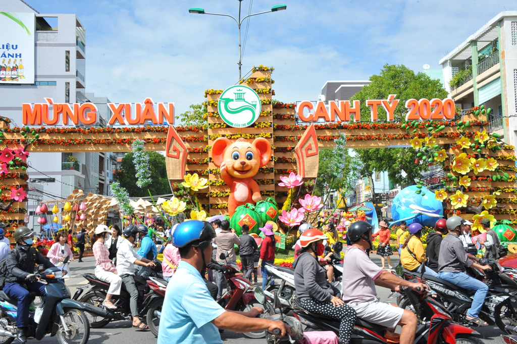 Ngắm những ch&uacute; chuột l&agrave;m n&ocirc;ng d&acirc;n ở đường hoa Xu&acirc;n lớn nhất miền T&acirc;y - Ảnh 20.