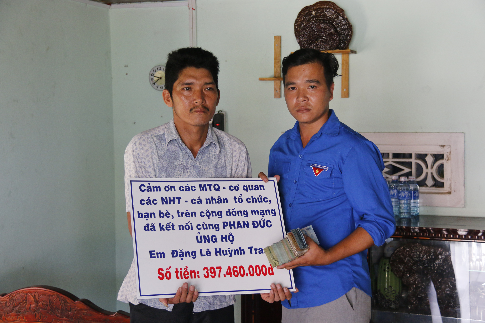 Tết ấm c&uacute;ng của c&ocirc; g&aacute;i từng bị bệnh viện trả về chờ chết - Ảnh 8.
