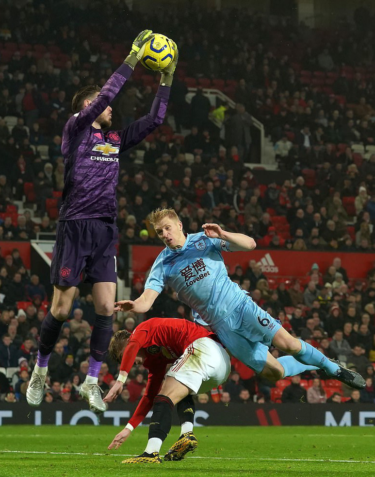 Man United thua sấp mặt, Burnley lập kỳ t&iacute;ch tại Old Trafford - Ảnh 1.