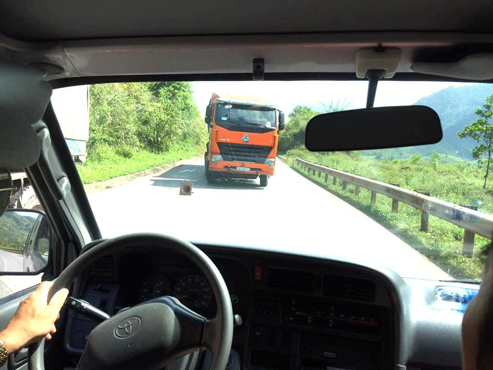 Gom đồ lẹ lên, có xe về Sài Gòn để ăn Tết rồi!